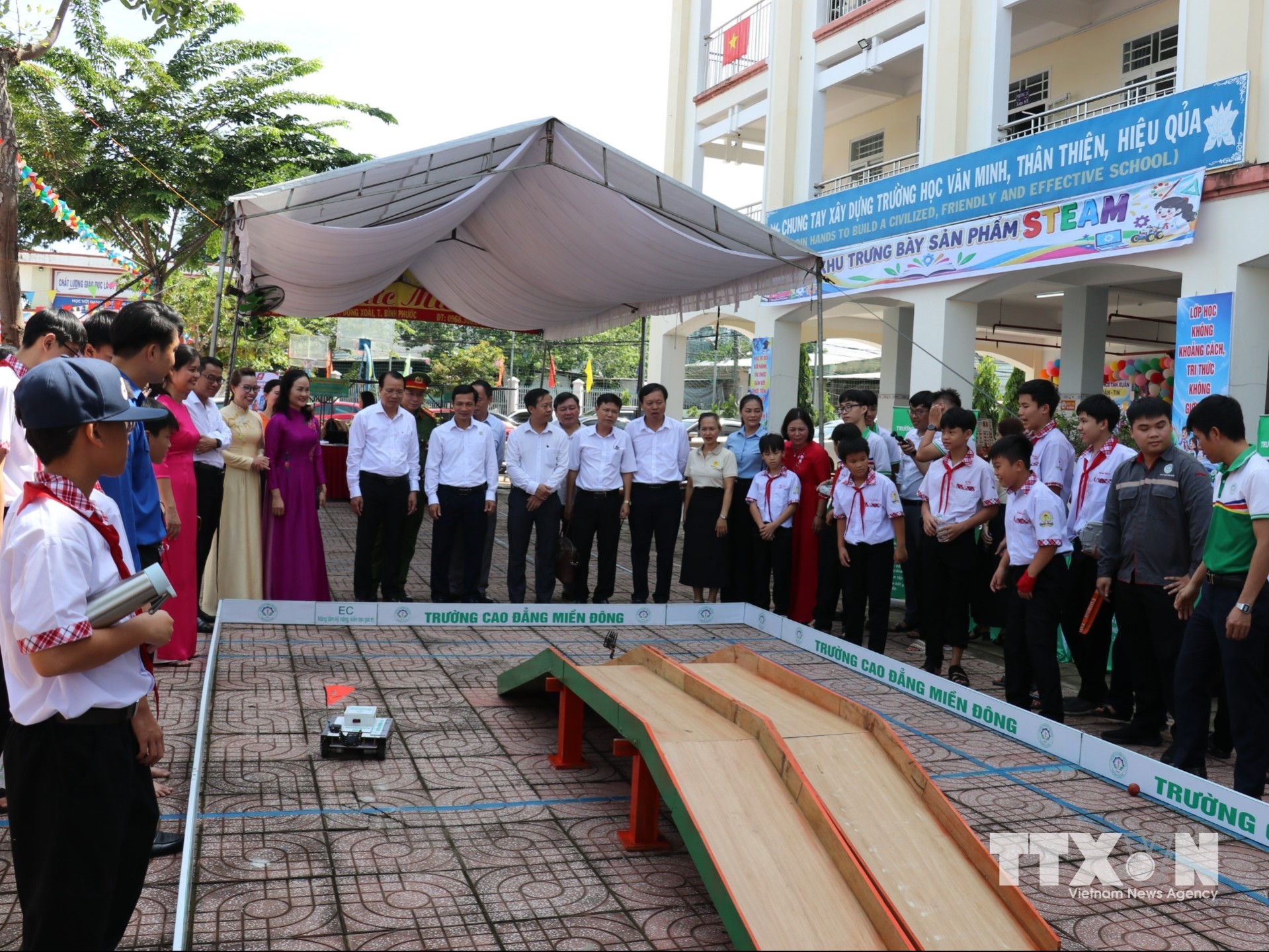 Thông qua việc đẩy mạnh phong trào thi đua đổi mới sáng tạo, ngành giáo dục thành phố Đồng Nai kỳ vọng sẽ tạo ra môi trường học tập tiên tiến, nơi mỗi học sinh đều được trang bị đầy đủ năng lực số, tư duy sáng tạo và khả năng thích ứng linh hoạt. (Ảnh: K GỬIH/TTXVN)